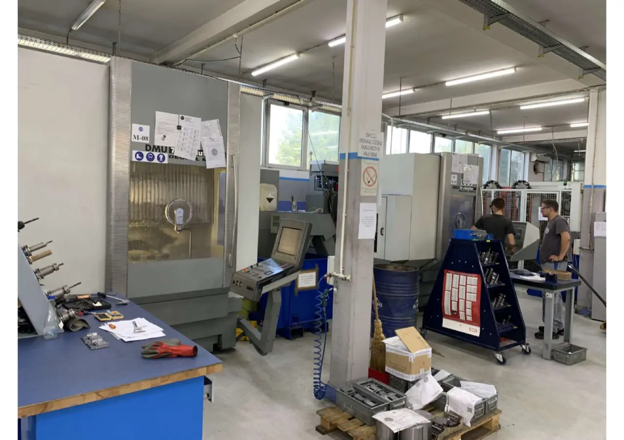 4 M  fabrika_page 0001